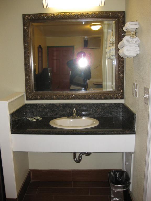 Sunshine Motel San Bernardino Room photo